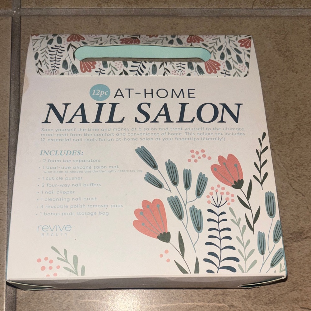 NWT 12 pc nail salon